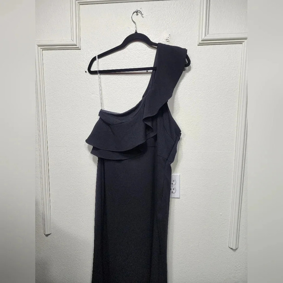 Lulu's Grand Beauty Black Ruffled One-Shoulder Mermaid Maxi Dress Wedding Party - Picture 7 of 11